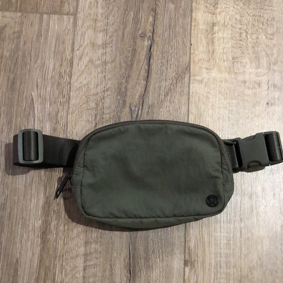 LULULEMON OG Everywhere Belt Bag 1L - Armory - Picture 13 of 13